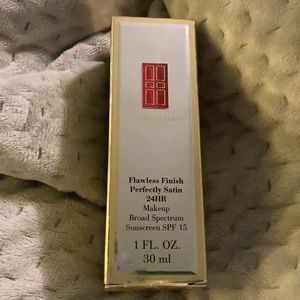 Elizabeth Arden foundation Caramel 14